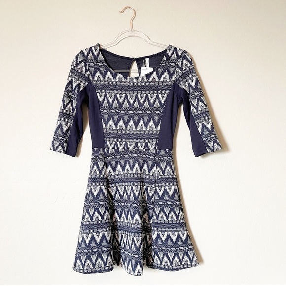 H&M Women's Printed Fit and Flare Mini Dress Navy Blue Keyhole Back 4 NWT - Picture 1 of 6
